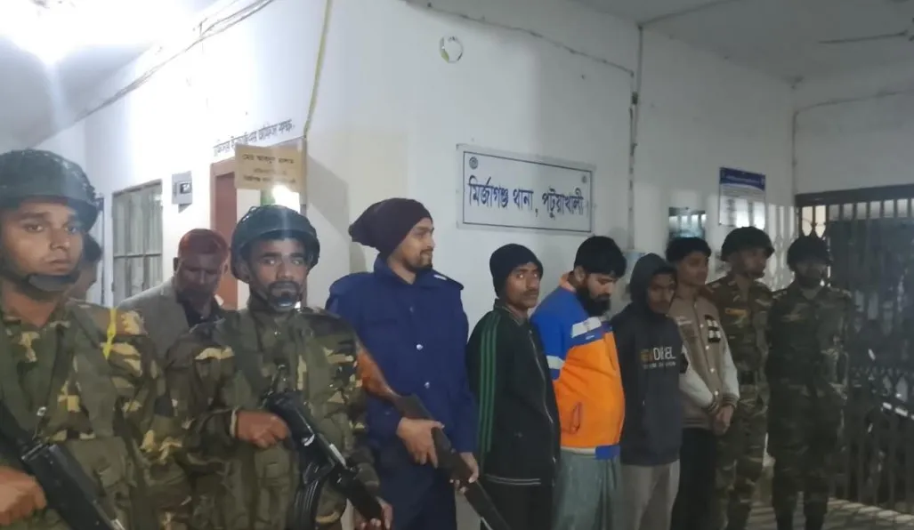 মির্জাগঞ্জে যৌথ বাহিনীর অভিযানে ইয়াবাসহ ৪ কিশোর গ্রেপ্তার